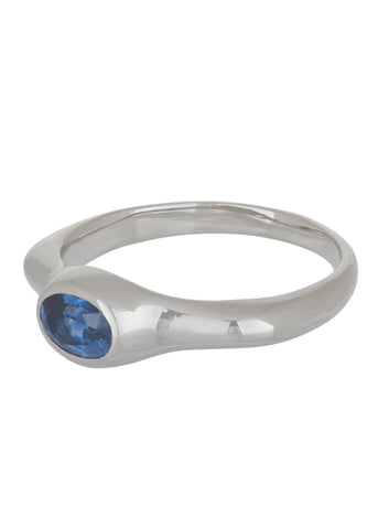 Cecil Ring in White Gold - Blue Sapphire